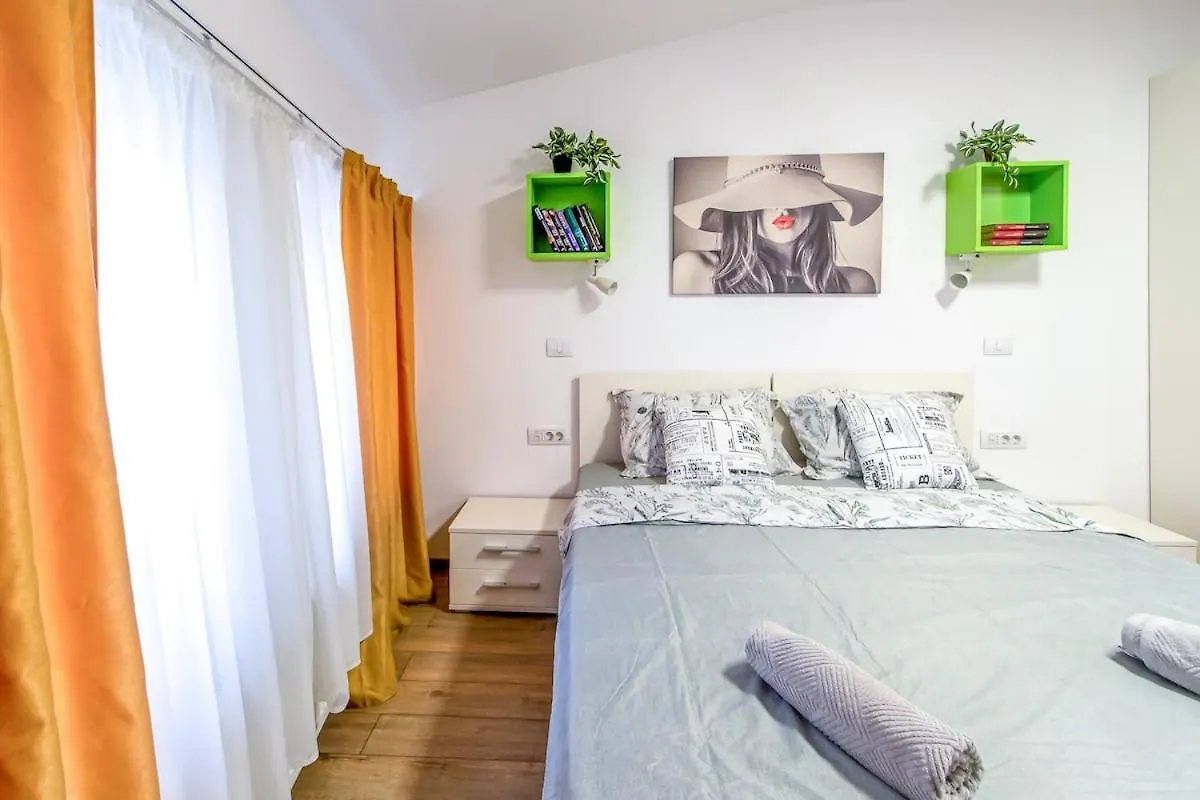 Cosy And Tiny Room Bucharest