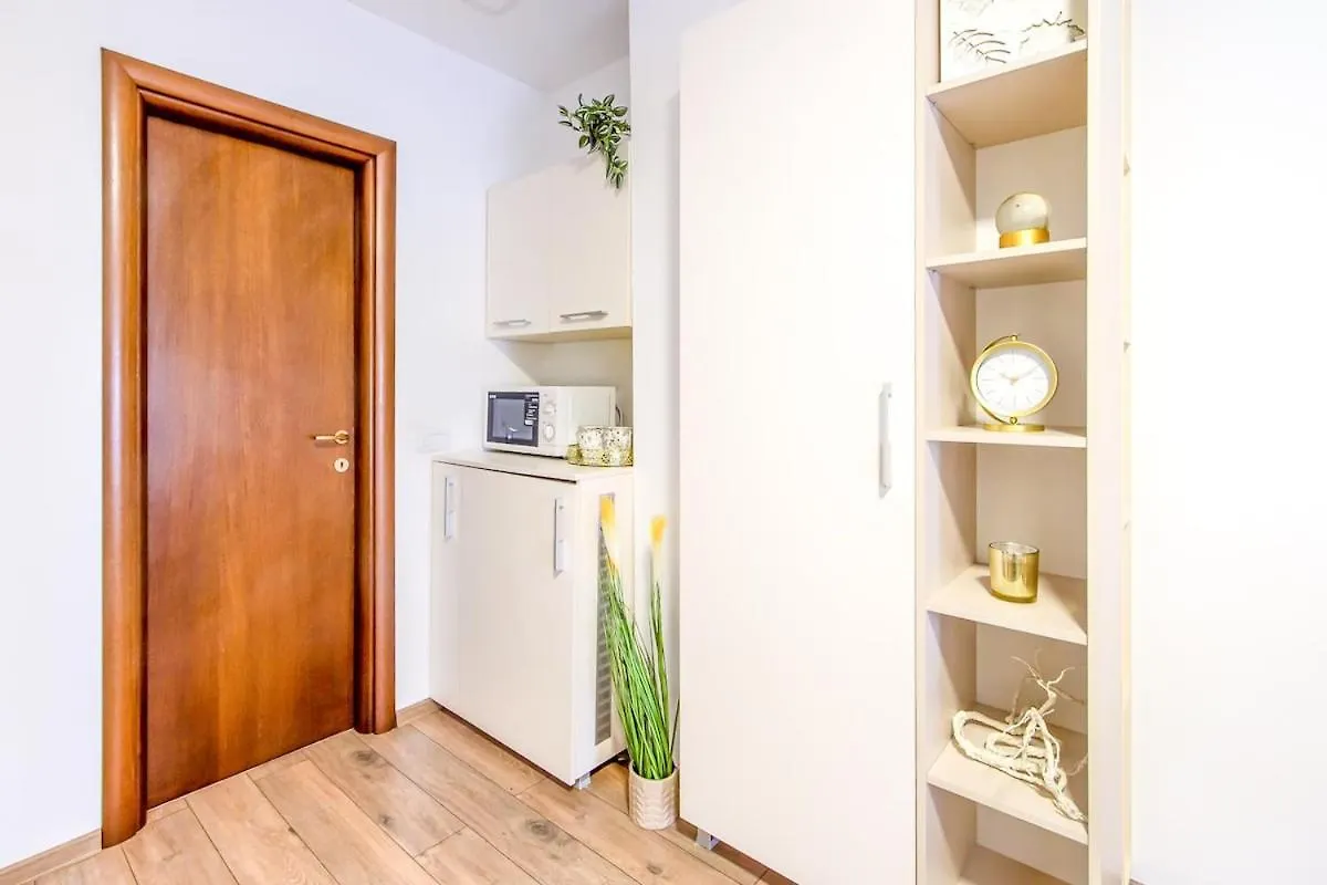 Cosy And Tiny Room Bucharest Apartment